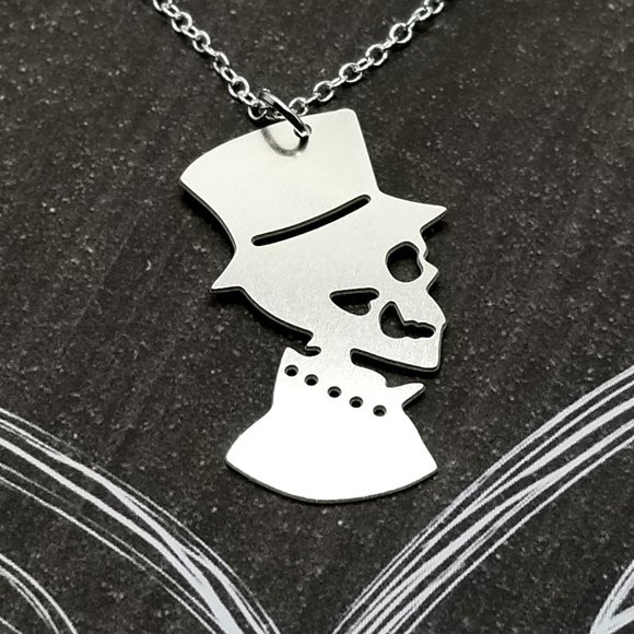 Baroque Vintage Jewelry - Baron's Skull Profile in Top Hat Silver Necklace